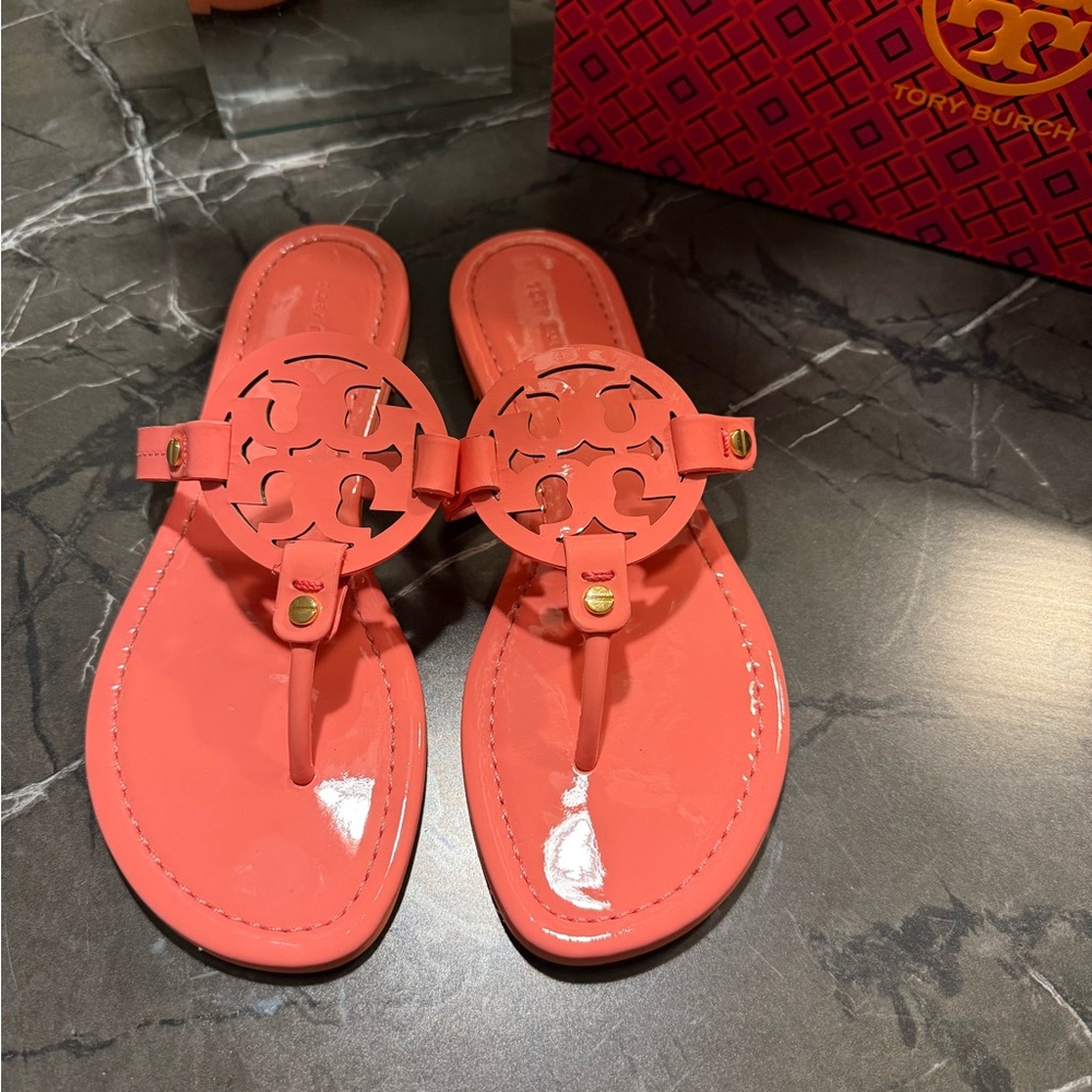 Tory Burch Women's Coral Sandals size 7.5 BRAND NEW WITH BOX